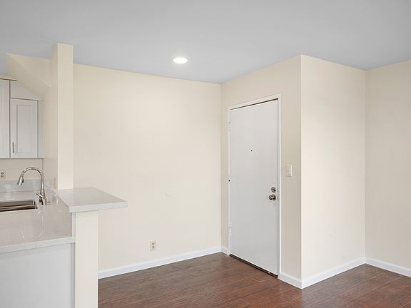 3rd image of 1142 Stanley Ave APT 7