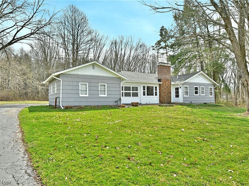 1st image of 2262 Niles Cortland Rd NE