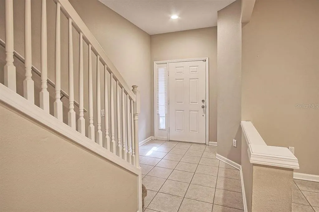 3 bed, 2.5 bath, 1644 sqft, $2,050 — Photo 2