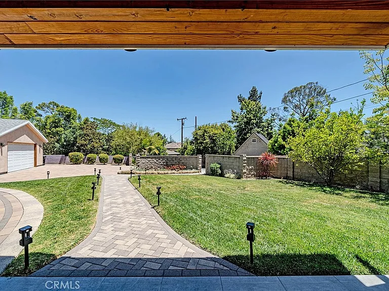 1217 Olive La Canada — Photo 33