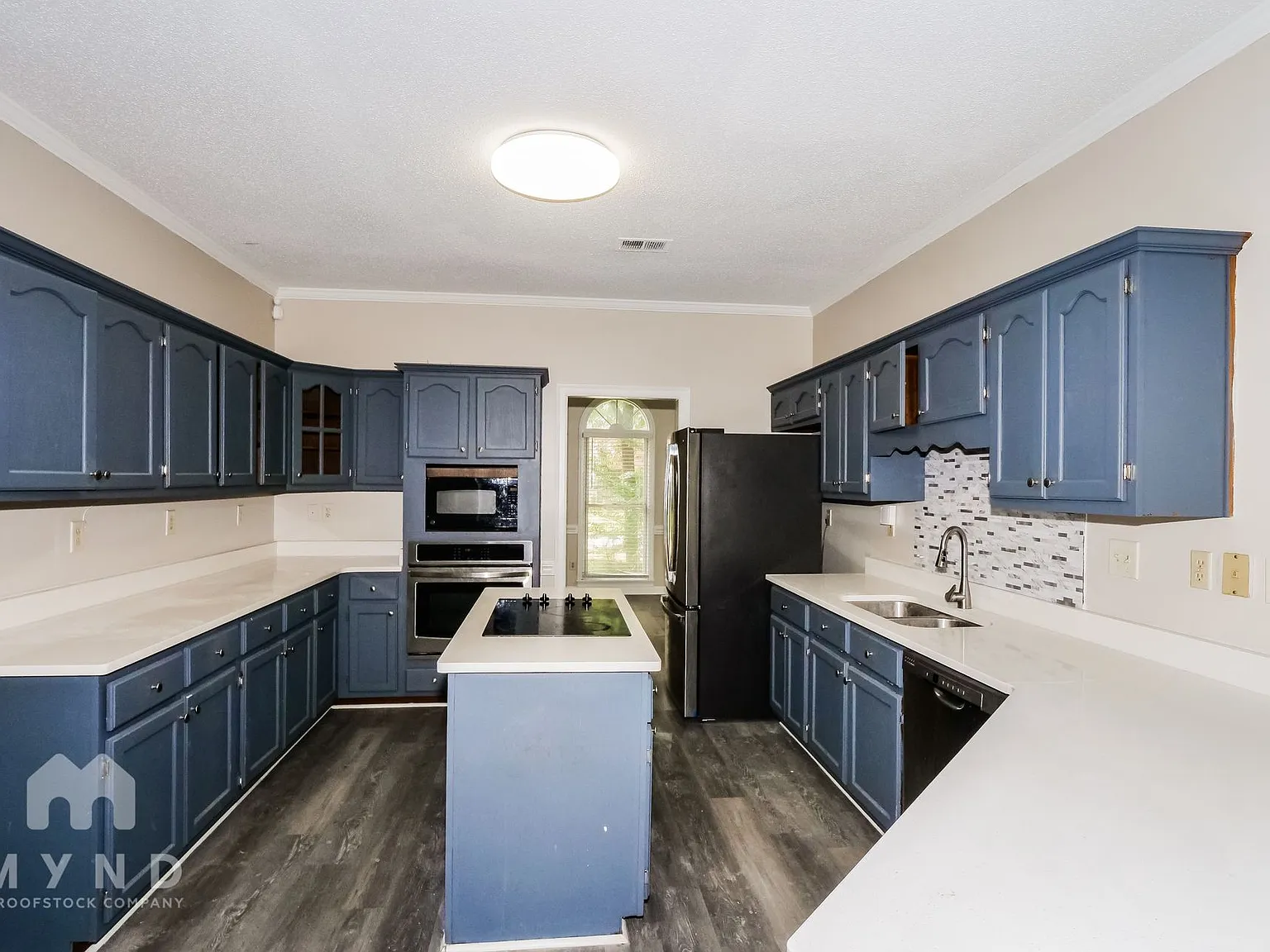 3 bed, 2.0 bath, 2332 sqft, $2,295 — Photo 3