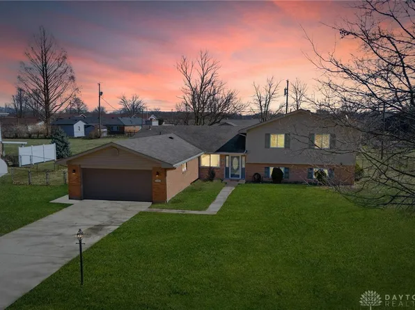 2402 Apricot Dr, Dayton, OH 45431