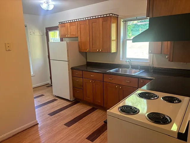 255 S Kinzer Rd — Photo 3