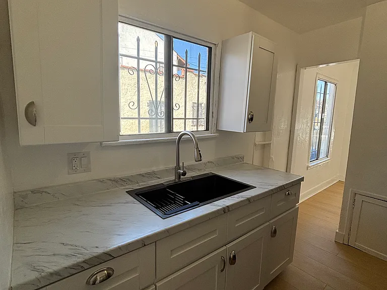 200 Rosemont Ave #1 — Photo 4