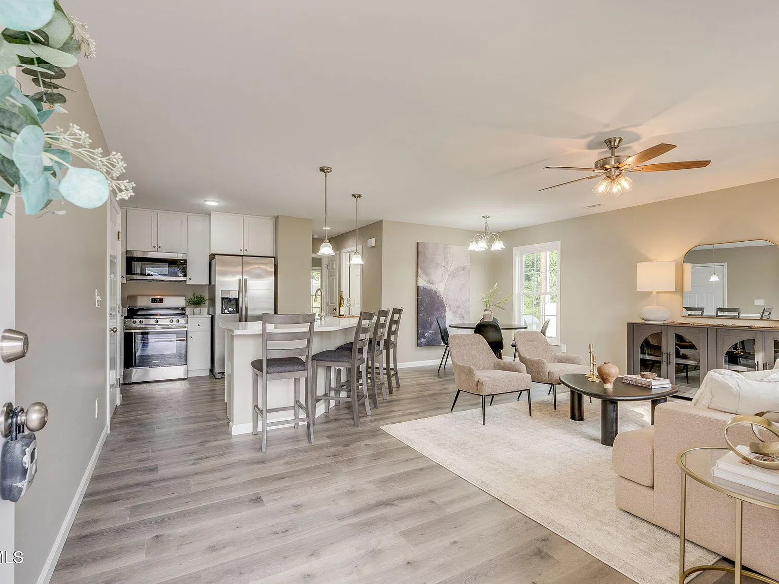 2 bed, 1040 sqft, $2,000 — Photo 4