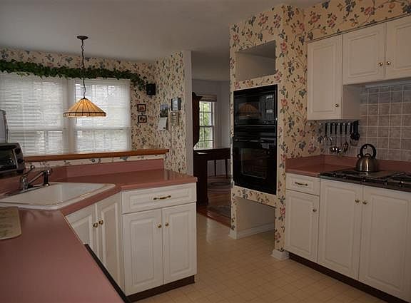 3rd image of 161 Killarney Dr