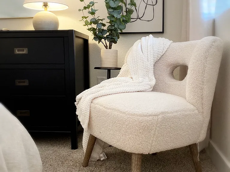 Living Room | Fountains at Emerald Park Apartments | Apartments in Dublin, CA