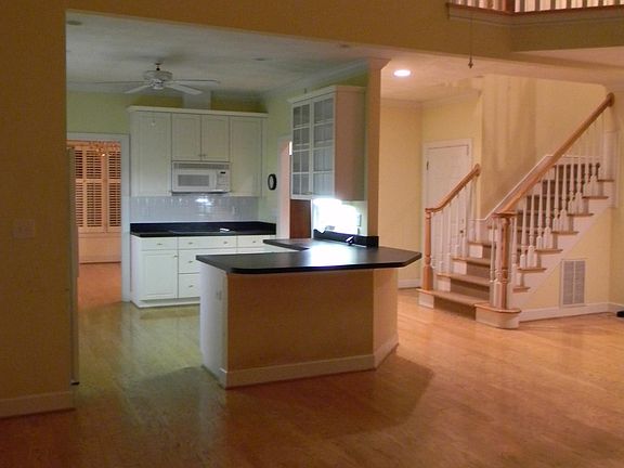 3rd image of 3806 Parkway Place Dr