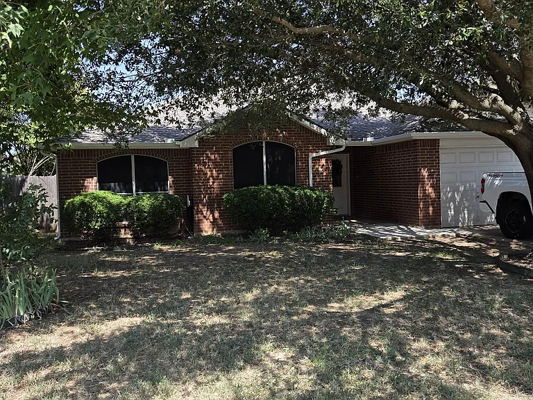 1718 Ryanfeld Dr — Photo 1