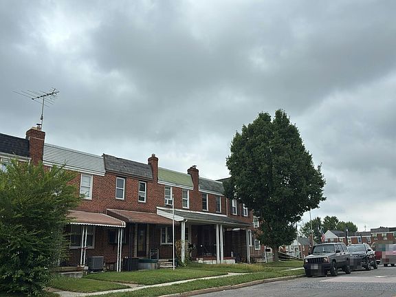 3rd image of 1923 Searles Rd