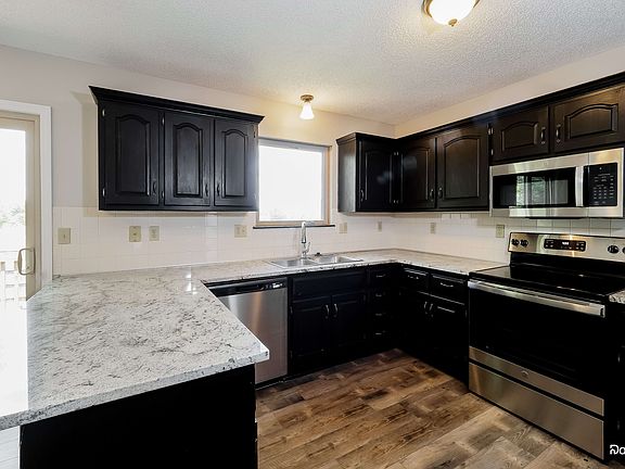 2nd image of 906 Raven Dr