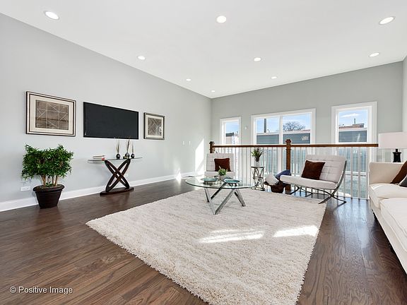 5th image of 3601 N Mozart St