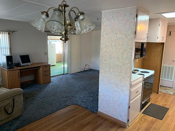 3rd image of 4606 Long Branch Dr