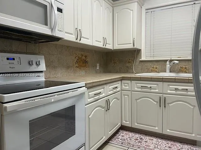 45 NW 30th Ave — Photo 5