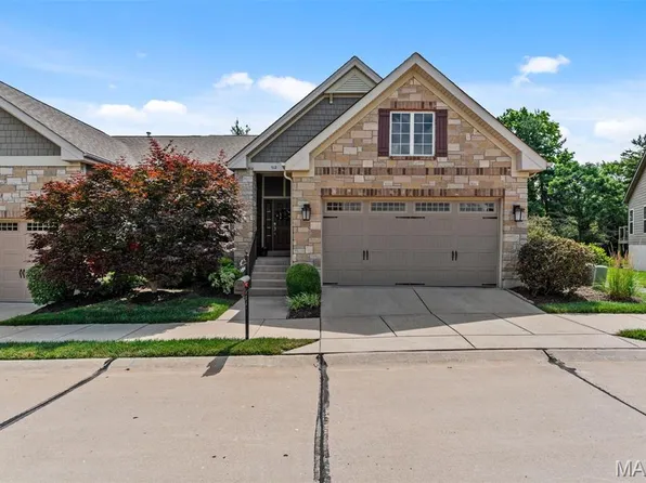 512 Trevi Ln, Ballwin, MO 63011