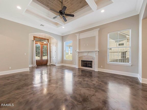 4th image of 111 Carriage Lakes Dr
