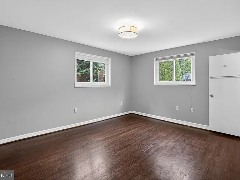9211 E Parkhill Dr — Photo 13