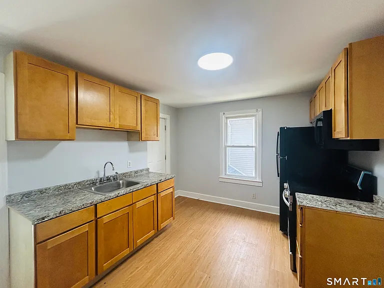 207 E Main St — Photo 2