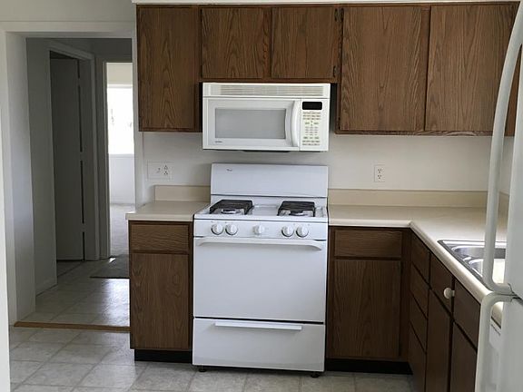 3rd image of 9819B Minnesota St