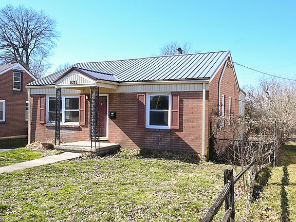 3rd image of 1071 Darley Dr