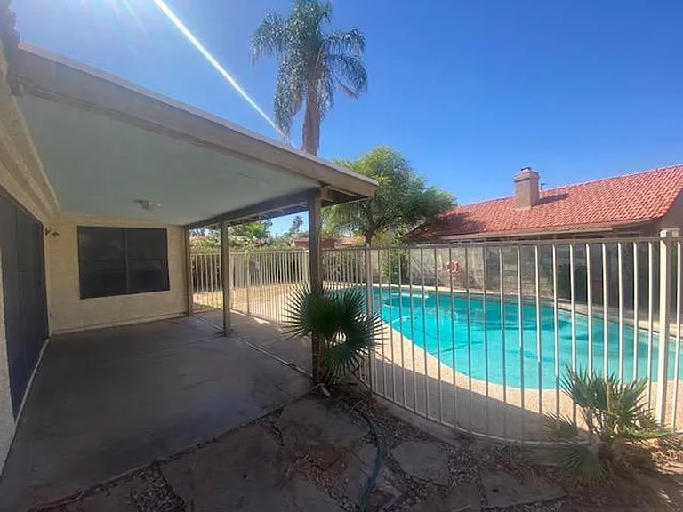1249 E Laurel Ave — Photo 6