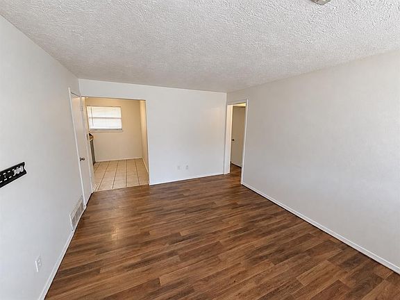 3rd image of 935 SW 2nd St