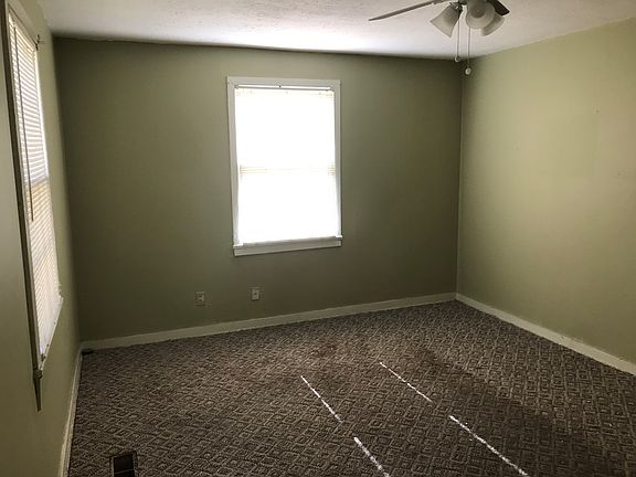 2nd image of 2418 Oxford Dr