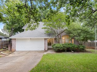 3208 Hickory Ct, Bedford, TX 76021