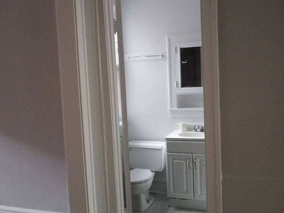 5th image of 4895 N Hermitage Ave