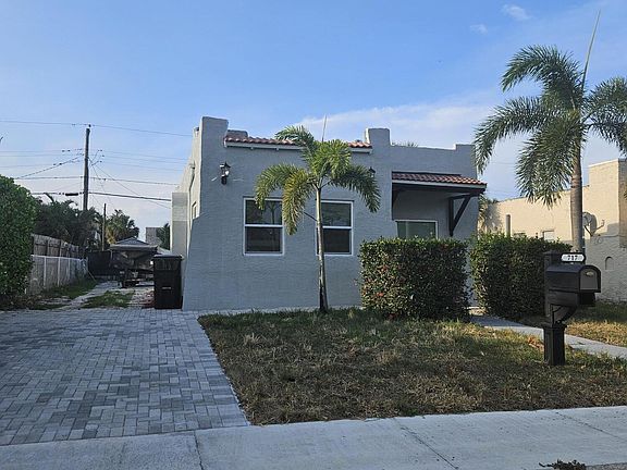 4th image of 717 Selkirk Street