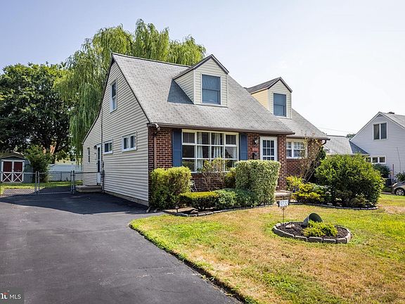 3rd image of 3733 Clearwater Ln