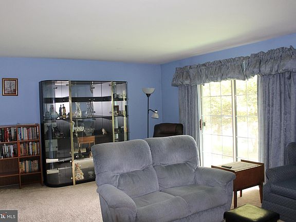 3rd image of 128 Oak Knoll Cir
