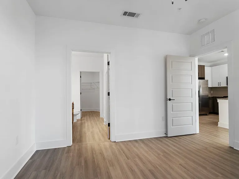 A calm bedroom that adapts to your routine