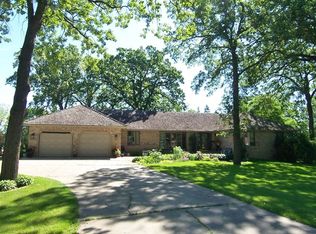 1207 Oakwood Ln NW, Hutchinson, MN 55350