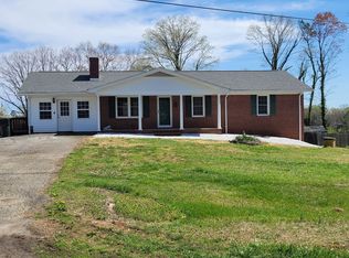 111 Noonkester Dr, Mount Airy, NC 27030