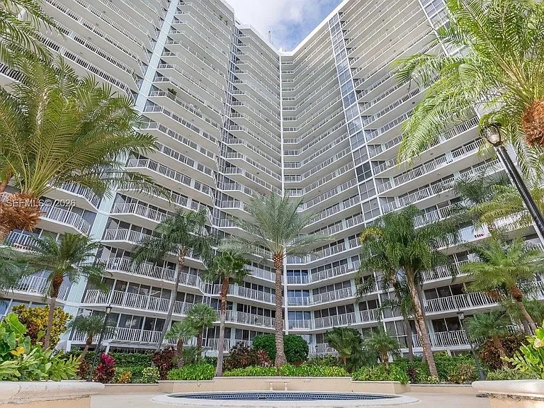 7601 E Treasure Dr #910 — Photo 18