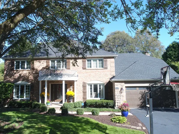 695 Cavalcade Cir, Naperville, IL 60540