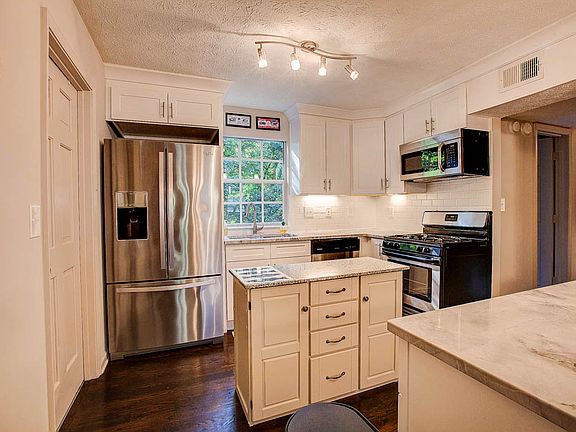 2nd image of 6176 Mountcreek Pl