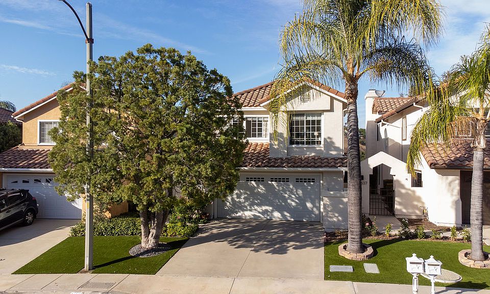 1st image of 24641 Calle Largo