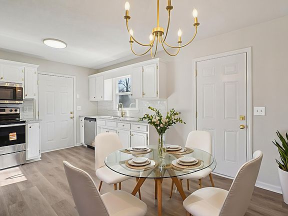 3rd image of 3647 Sugarbush Ct
