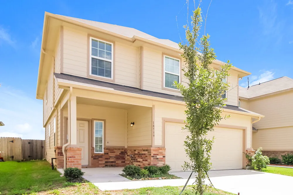 4 bed, 2.5 bath, 2410 sqft, $2,100 — Photo 4