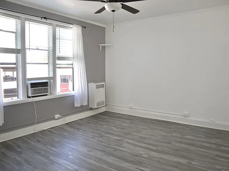 St. Charles Studio Apartments — Photo 10