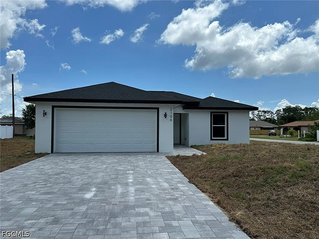 3 bed, 2.0 bath, 1290 sqft, $1,900 — Photo 1