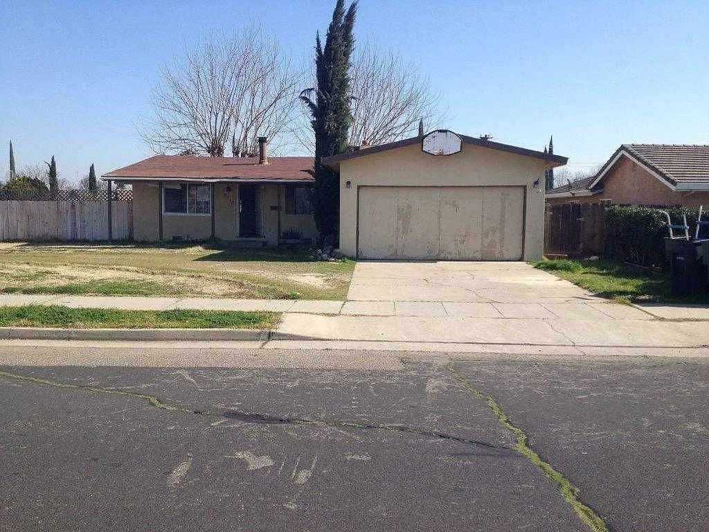 2332 Village Circle Dr photo 1