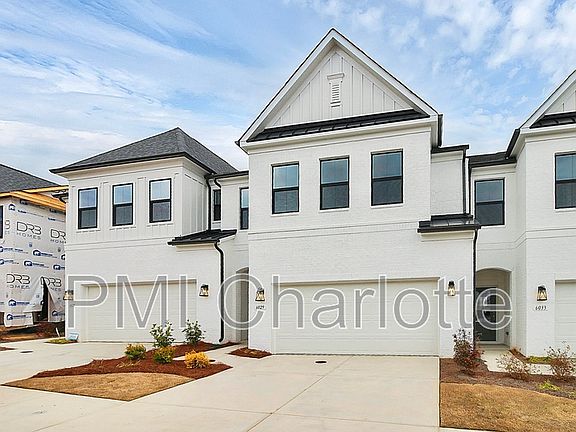 3rd image of 6029 Mariemont Cir