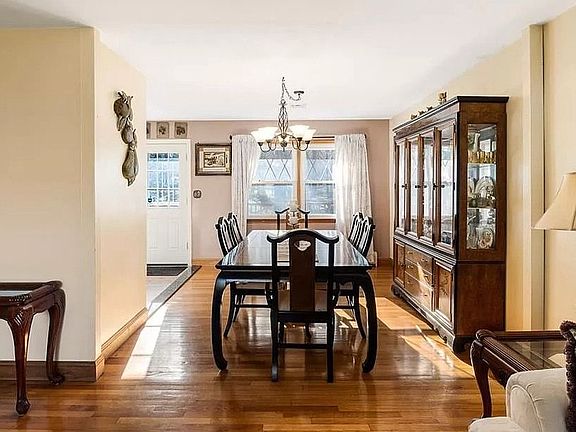 2nd image of 8 Annabelle Ln #0