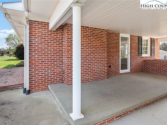 4th image of 612 E Main Street