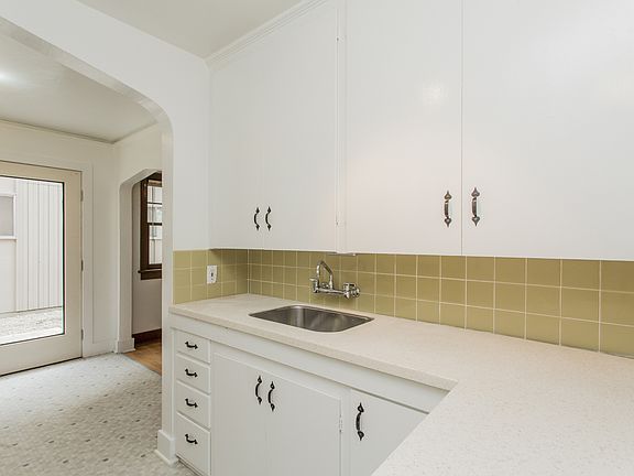 5th image of 4134 11th Ave NE #24