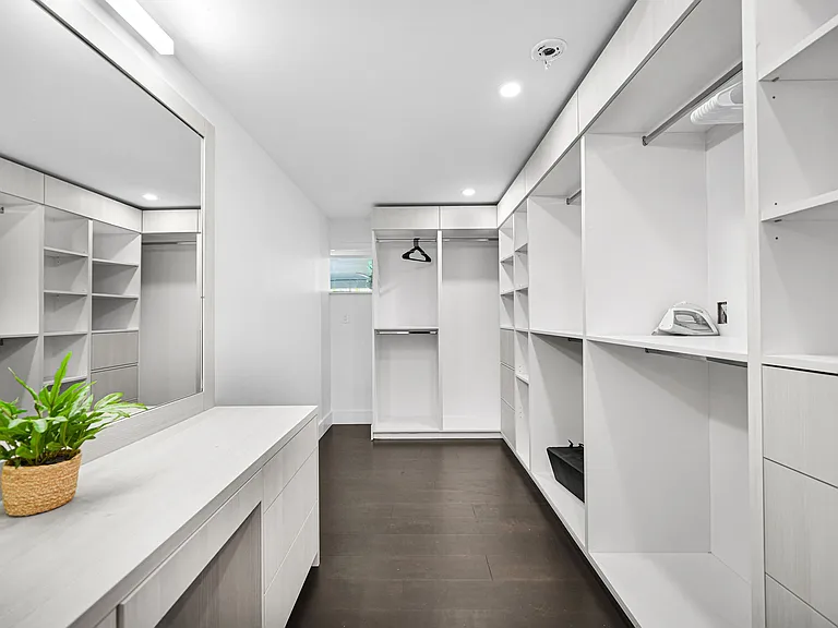 150 NE 50th Ter — Photo 15