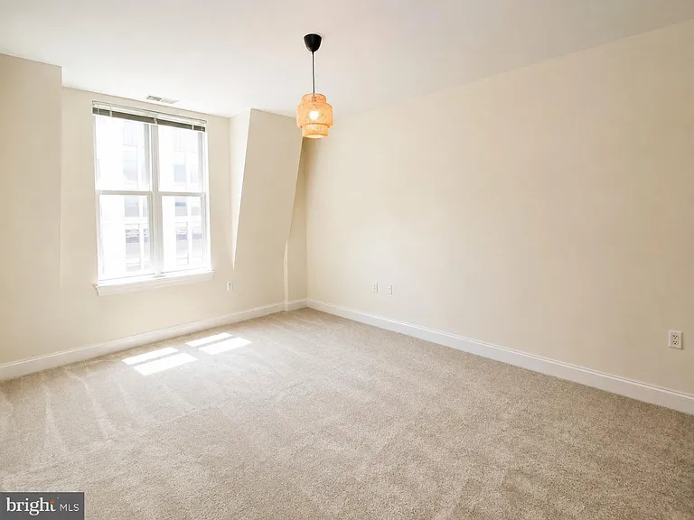 38 Maryland Ave #507 — Photo 15